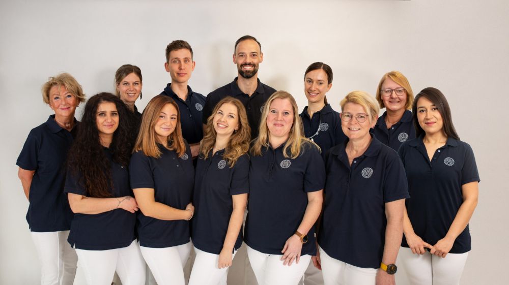 Neues Teambild des Praxisteams Zahnaerzte am Kelterplatz in Pforzheim